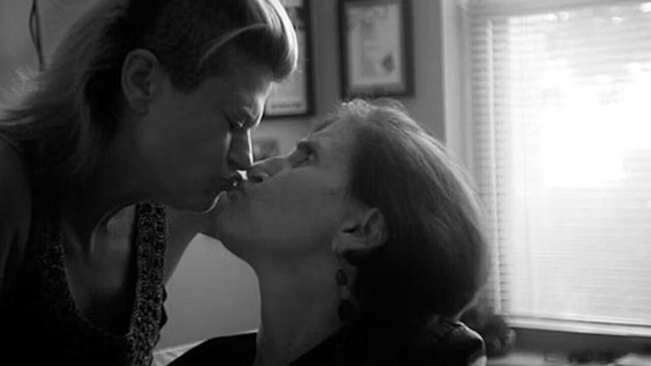 Peaches Goes Bananas Preview