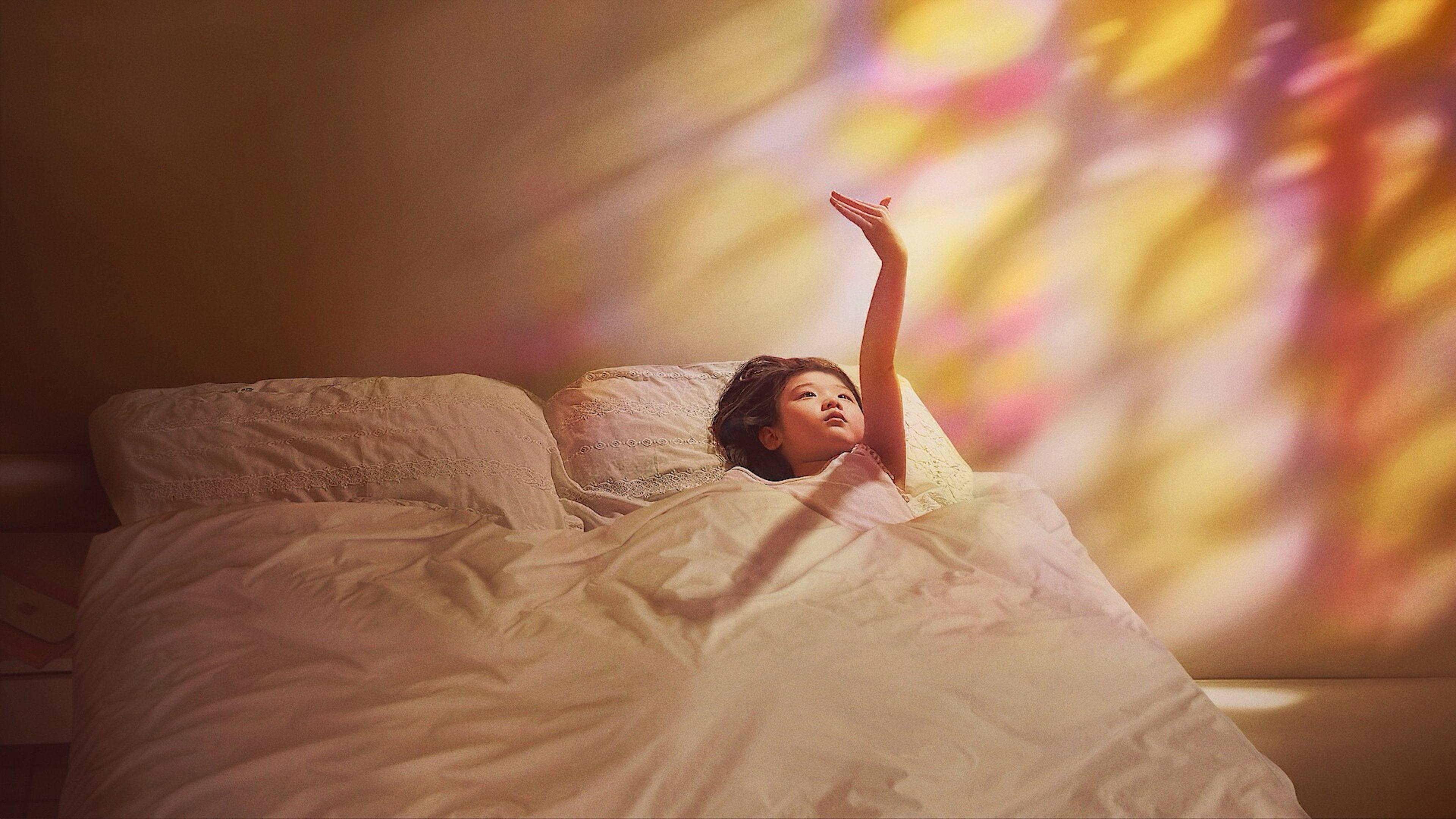 Left-Handed Girl Preview